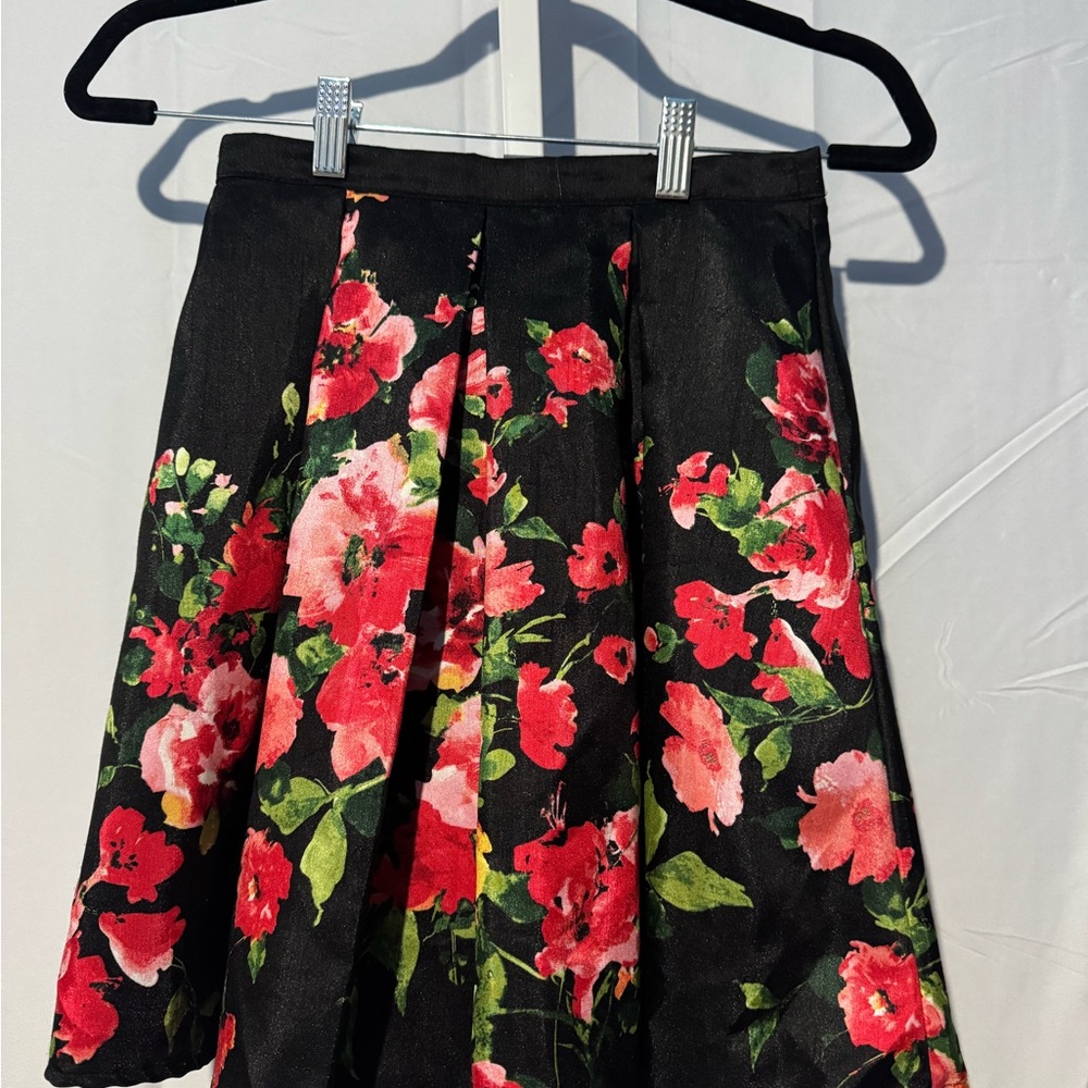 Sequin Hearts Black Skirt with Red Floral Design Size 1